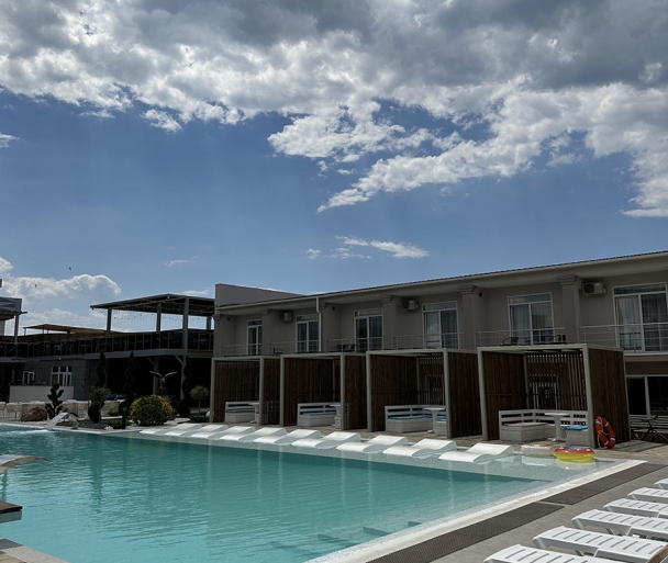 отдых в саки с бассейном